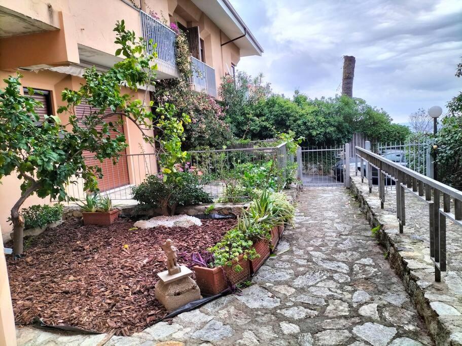 Casa Con Giardino: Varazze Exteriér fotografie